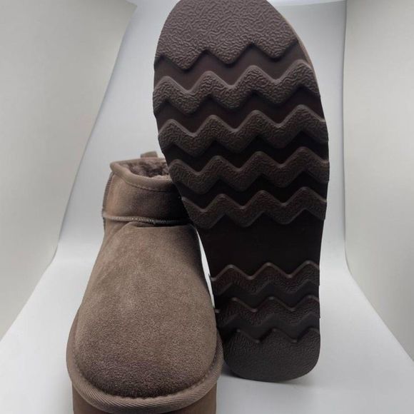 CUSHIONAIRE Women's COZY Genuine Suede pull on platform boot TAUPE 11 - Picture 6 of 6